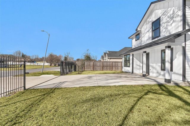 5733 Howell Street, Houston, TX 77032