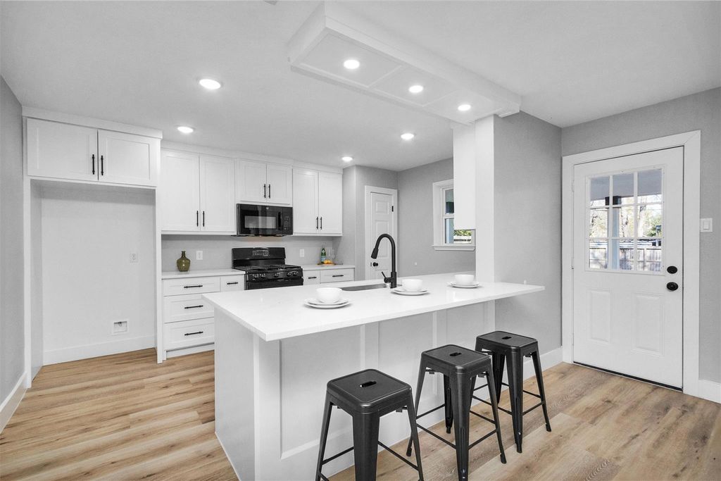 5733 Howell Street, Houston, TX 77032