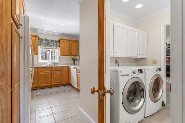 99 James Avenue, Burlington, VT 05408