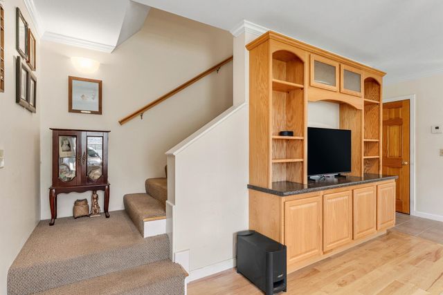 99 James Avenue, Burlington, VT 05408