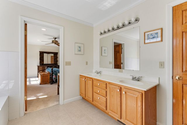 99 James Avenue, Burlington, VT 05408