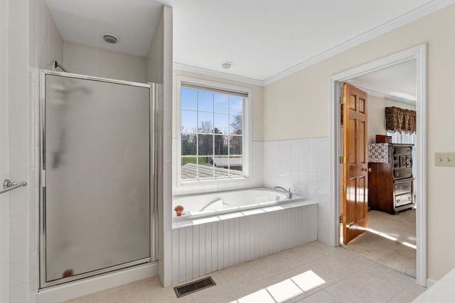 99 James Avenue, Burlington, VT 05408