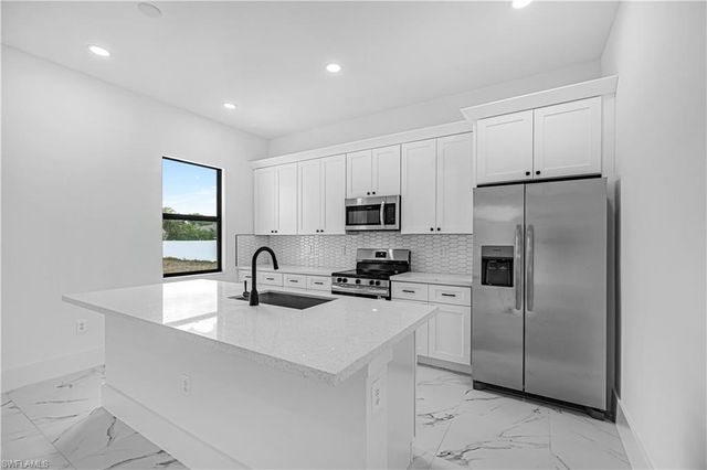 1633 NW 31st PL, Cape Coral, FL 33993