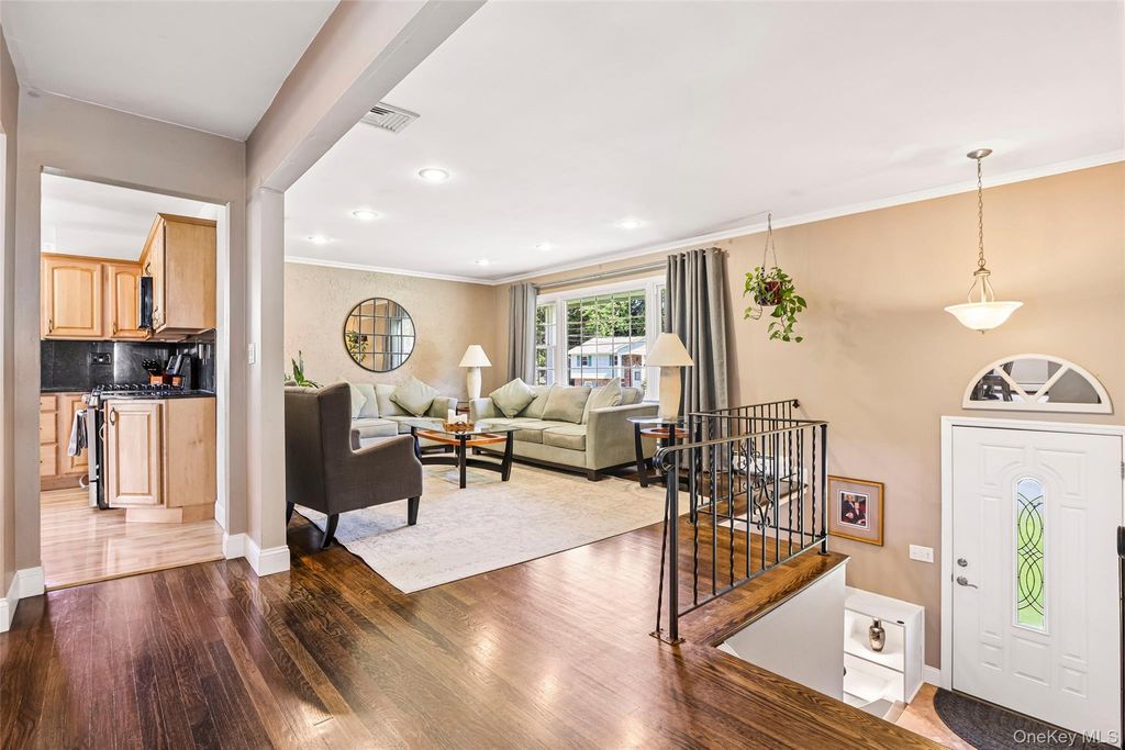 34 Glenside Drive, New City, NY 10956 — photo 2