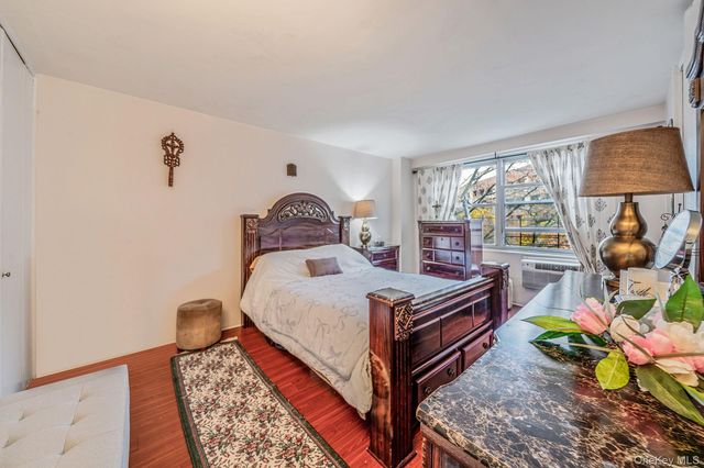 61-25 97 Street 2B, Rego Park, NY 11374