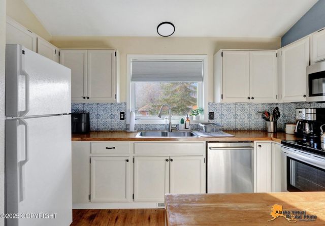 18831 Sarichef Loop, Eagle River, AK 99577