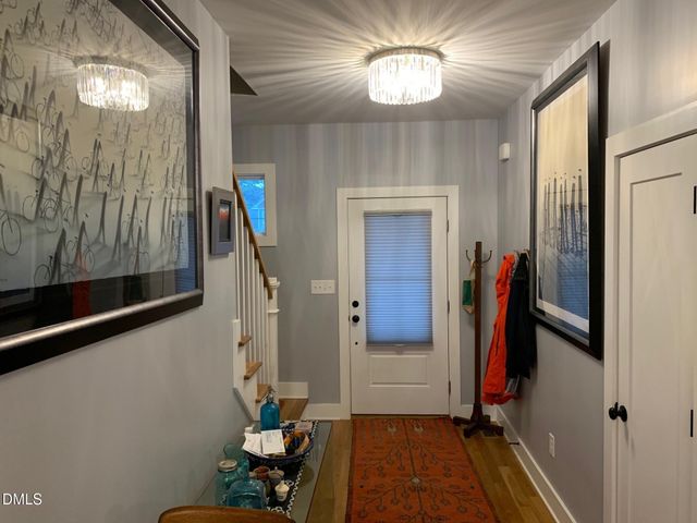 207 N Nash Street, Hillsborough, NC 27278