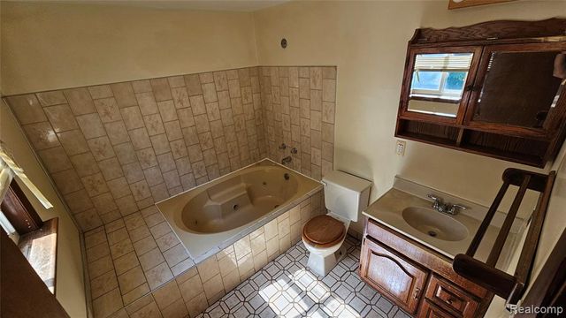 6303 Grandmont Avenue, Detroit, MI 48228