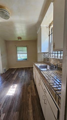 6303 Grandmont Avenue, Detroit, MI 48228