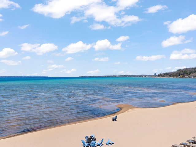 2211 N US-31, East Bay Twp, MI 49686