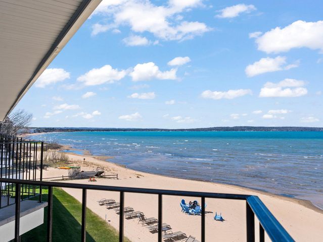 2211 N US-31, East Bay Twp, MI 49686