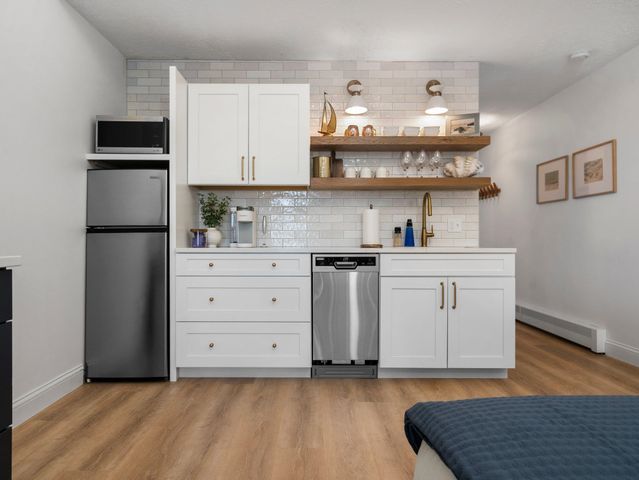 2211 N US-31, East Bay Twp, MI 49686