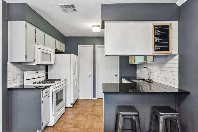 1413 W Braker LN B, Austin, TX 78758