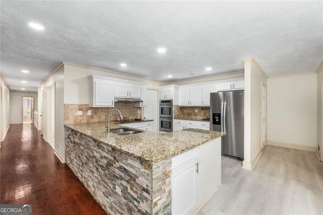 234 Shadow Lake Drive SW, Lilburn, GA 30047