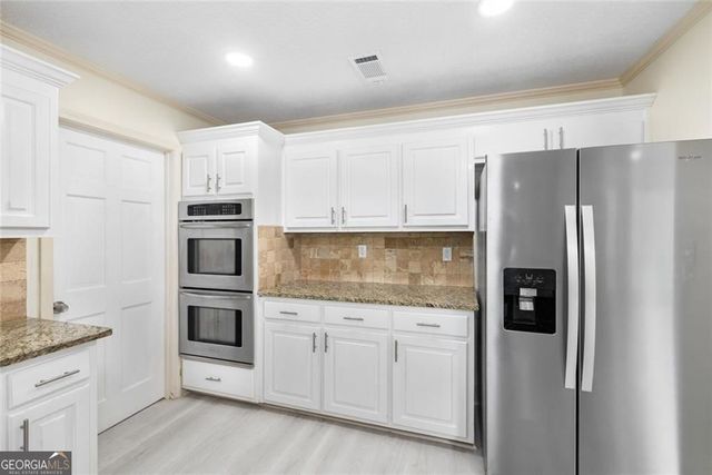 234 Shadow Lake Drive SW, Lilburn, GA 30047