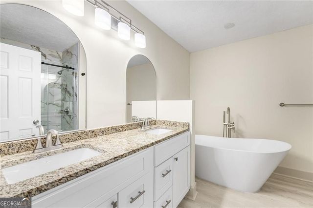 234 Shadow Lake Drive SW, Lilburn, GA 30047
