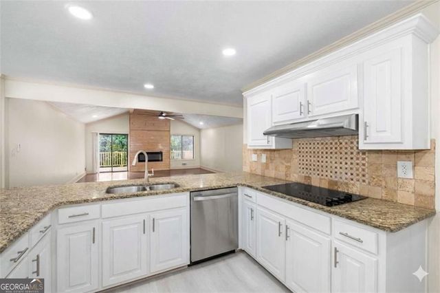 234 Shadow Lake Drive SW, Lilburn, GA 30047