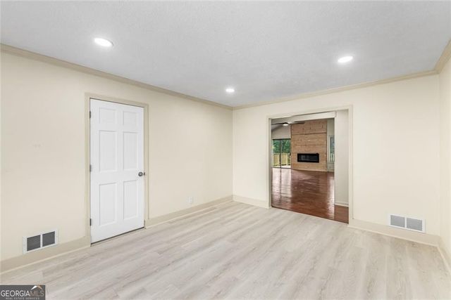 234 Shadow Lake Drive SW, Lilburn, GA 30047
