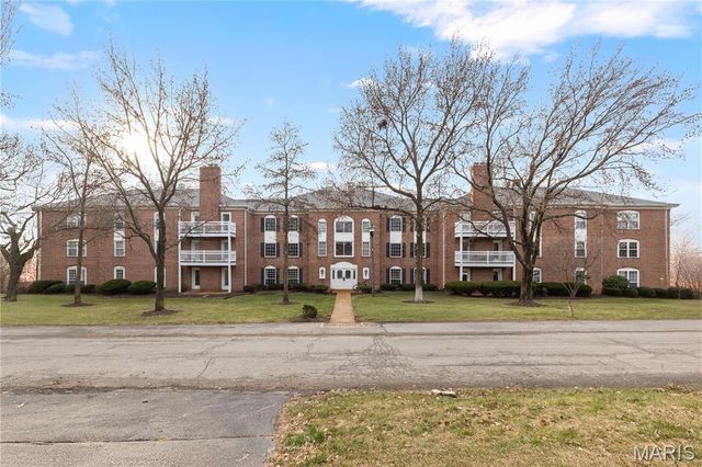 974 Claytonbrook Drive 1A, Ballwin, MO 63011