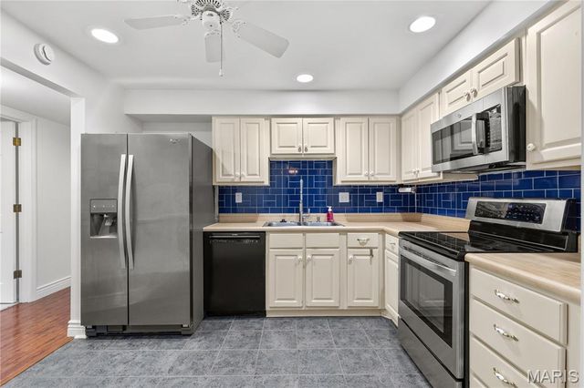 974 Claytonbrook Drive 1A, Ballwin, MO 63011