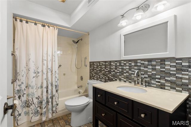 974 Claytonbrook Drive 1A, Ballwin, MO 63011