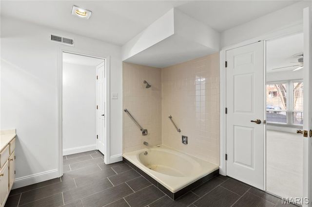 974 Claytonbrook Drive 1A, Ballwin, MO 63011