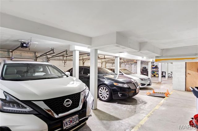 974 Claytonbrook Drive 1A, Ballwin, MO 63011