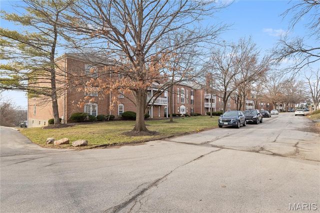 974 Claytonbrook Drive 1A, Ballwin, MO 63011