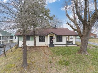 44 N Main St, Lexington, TN 38351