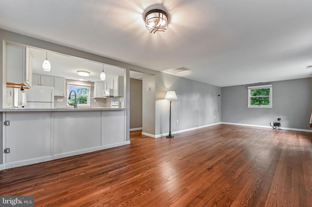 200 SOUTHWOOD ROAD, Pasadena, MD 21122