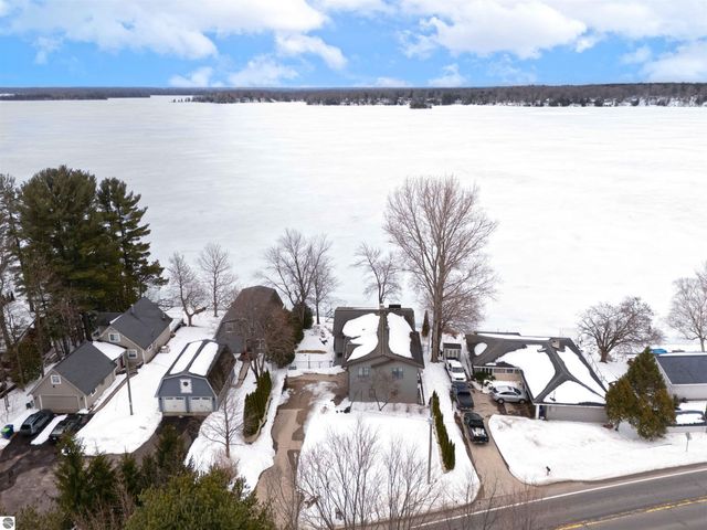 9459 N Long Lake Road, Traverse City, MI 49685