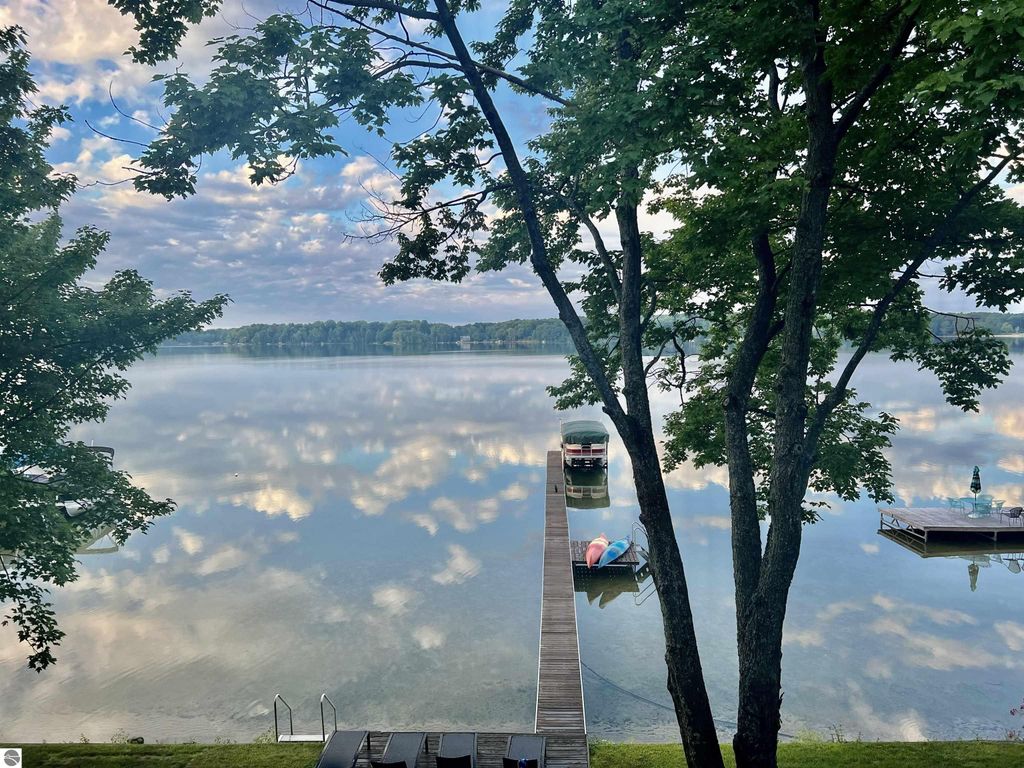 9459 N Long Lake Road, Traverse City, MI 49685