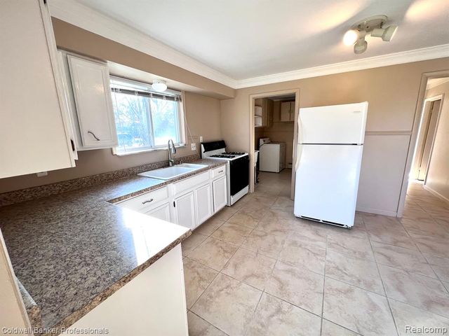1716 Milverton Drive, Troy, MI 48083