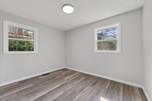 5075 Logan Rd, Cunningham, TN 37052