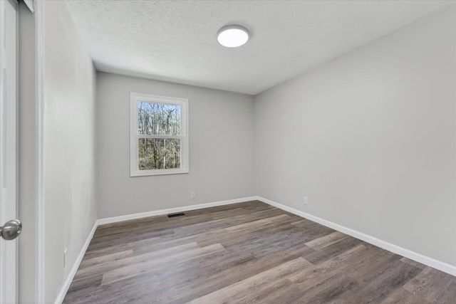 5075 Logan Rd, Cunningham, TN 37052