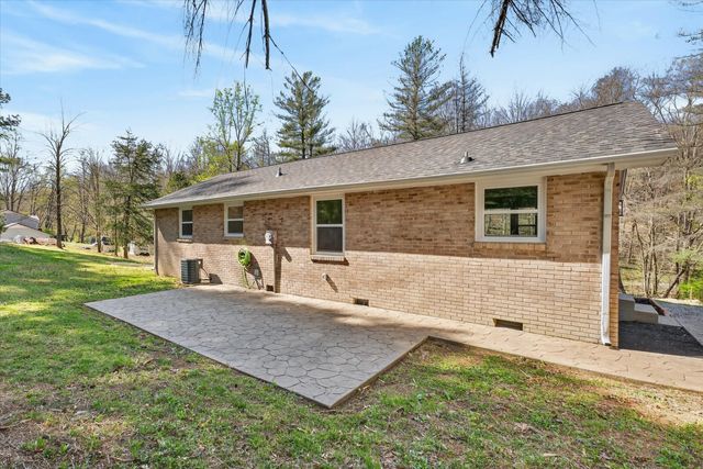 5075 Logan Rd, Cunningham, TN 37052