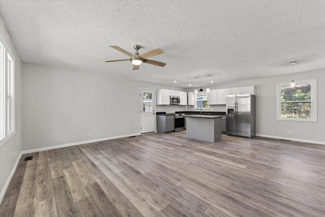 5075 Logan Rd, Cunningham, TN 37052