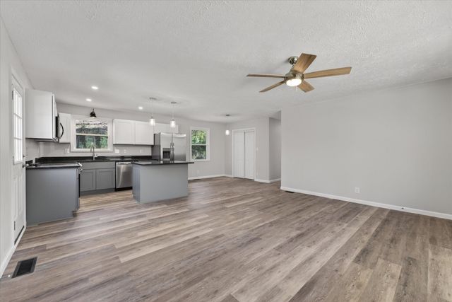 5075 Logan Rd, Cunningham, TN 37052