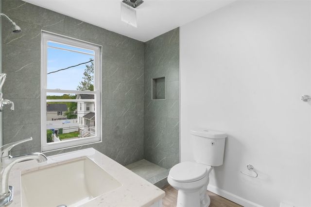 8 Chestnut Street, Middletown, NY 10940