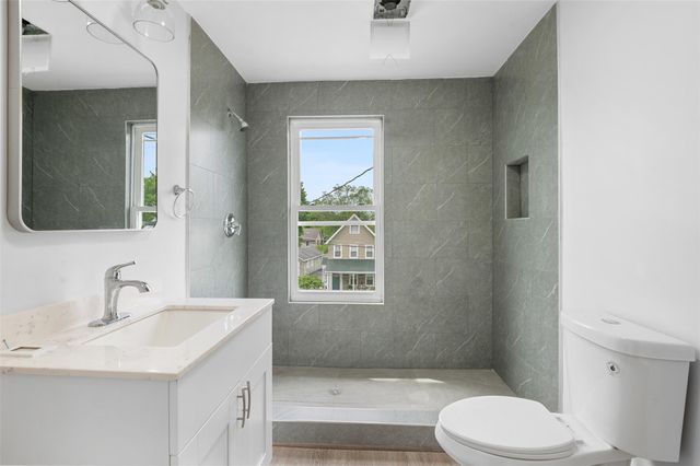 8 Chestnut Street, Middletown, NY 10940