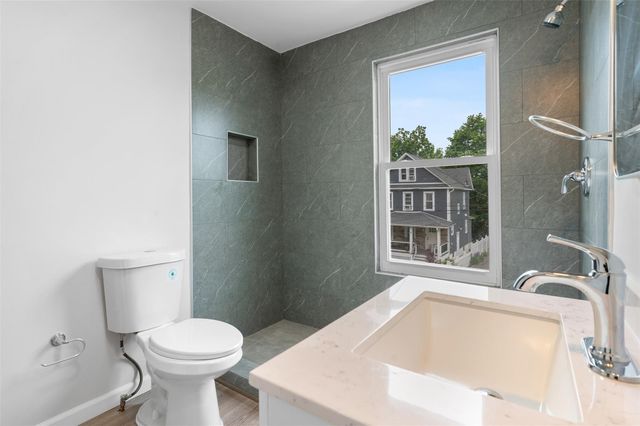 8 Chestnut Street, Middletown, NY 10940