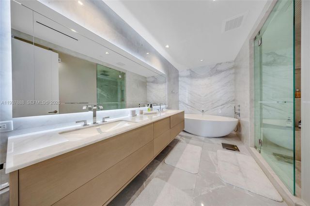 18501 Collins Avenue 2502, Sunny Isles Beach, FL 33160
