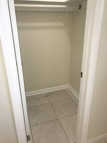 5320 Harriet Place, West Palm Beach, FL 33407