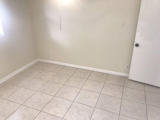 5320 Harriet Place, West Palm Beach, FL 33407