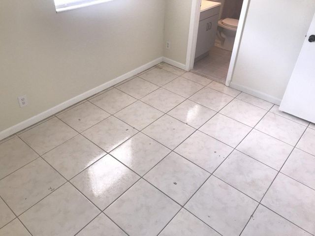 5320 Harriet Place, West Palm Beach, FL 33407