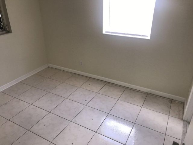 5320 Harriet Place, West Palm Beach, FL 33407