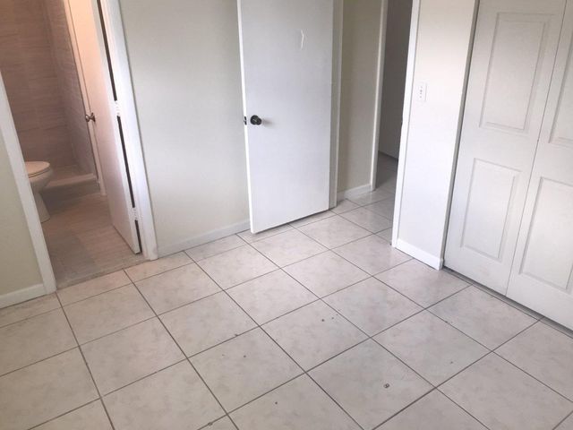 5320 Harriet Place, West Palm Beach, FL 33407