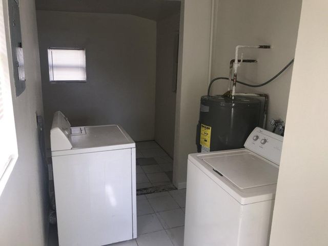 5320 Harriet Place, West Palm Beach, FL 33407