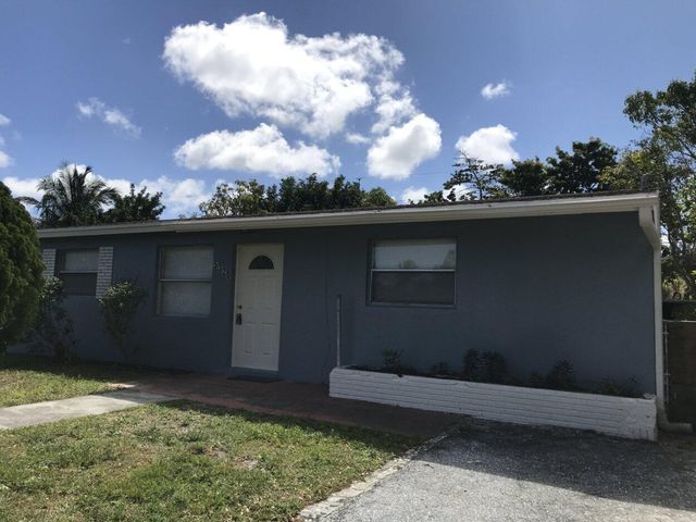 5320 Harriet Place, West Palm Beach, FL 33407