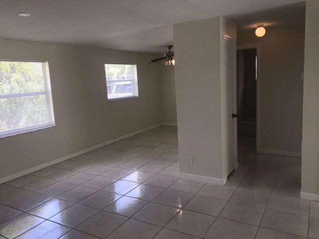 5320 Harriet Place, West Palm Beach, FL 33407